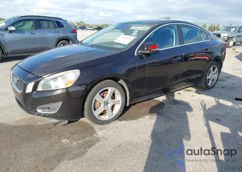 2013 Volvo S60 T5 z USA, uszkodzony, nr VIN YV1612FH9D2216210